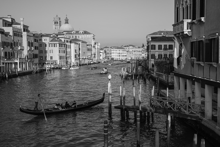 Pohled na Canal Grande z Ponte degli Scalzi